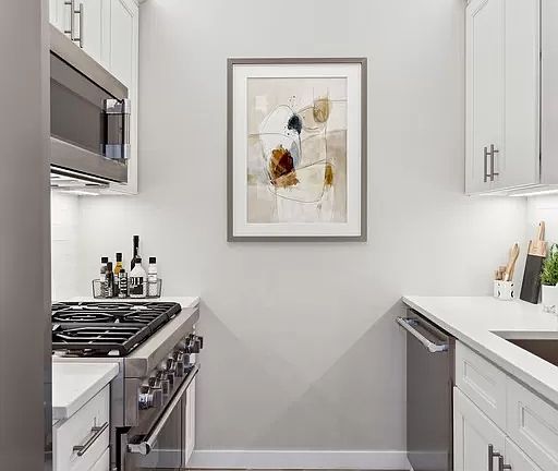 3rd image of 250 E 54th St APT 25D