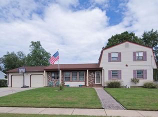 14 Taunton Dr, Howell, NJ 07731