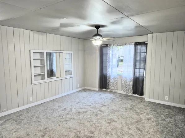305 Courtland St, Dowagiac, MI 49047