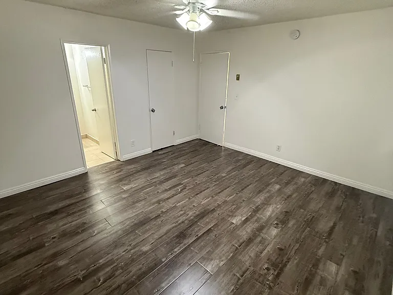 Royal Wyandotte Apartments — Photo 8
