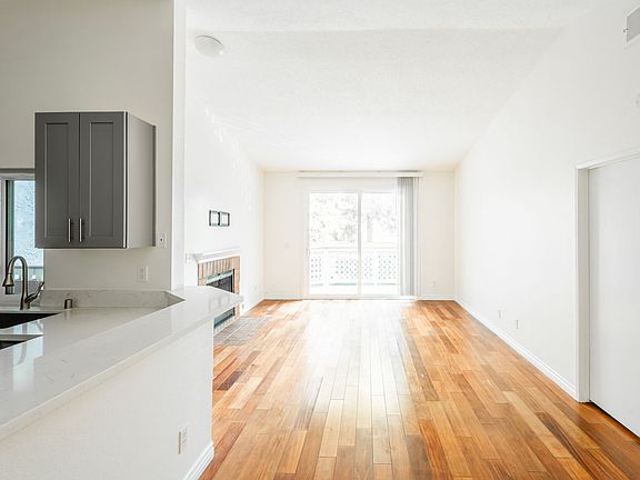 5th image of 2474 Pleasant Way Unit D