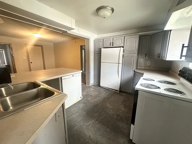 727 Washington St — Photo 43