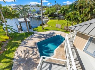 1902 Arrowhead Dr NE, Saint Petersburg, FL 33703