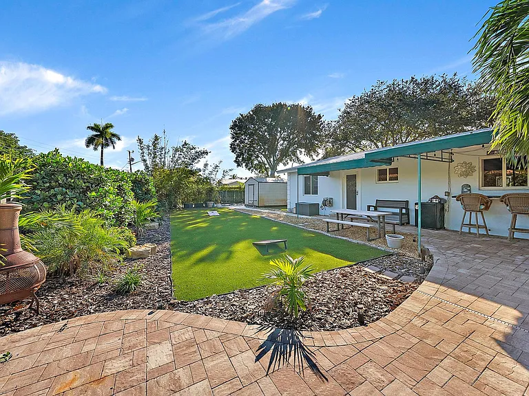 7424 Venetian Way — Photo 8