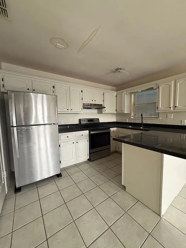 2 bed, 1.0 bath, 123 sqft, $400 — Photo 3