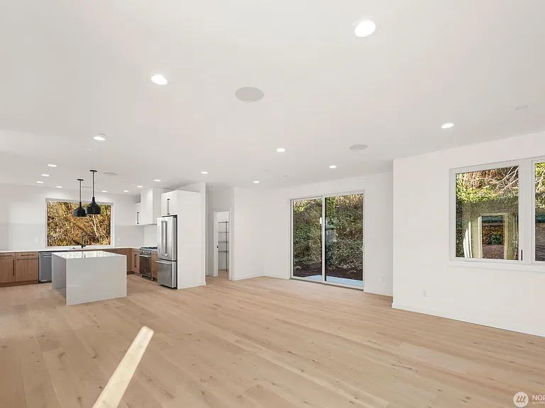 5246 23rd Ave SW — Photo 7