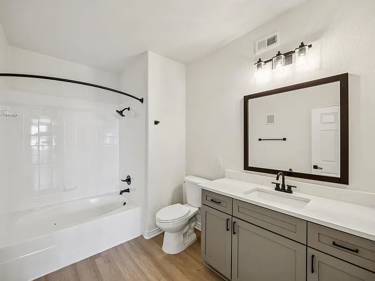McDermott Place — Photo 19