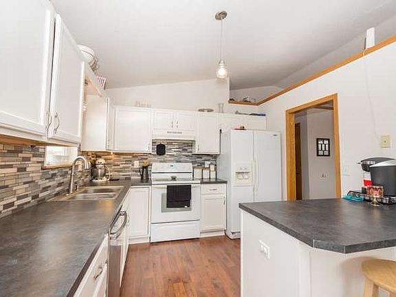 5th image of 755 Laramie Cir