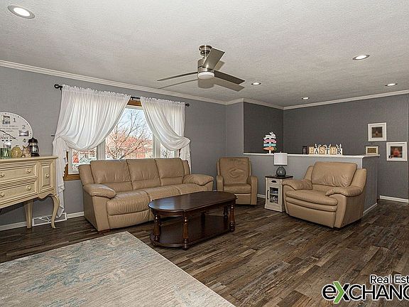 5th image of 920 5th St #A
