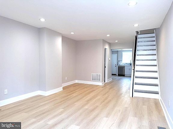 3rd image of 810 Watkins St