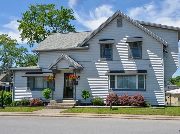 26 Otter St, Alexandria Bay, NY 13607