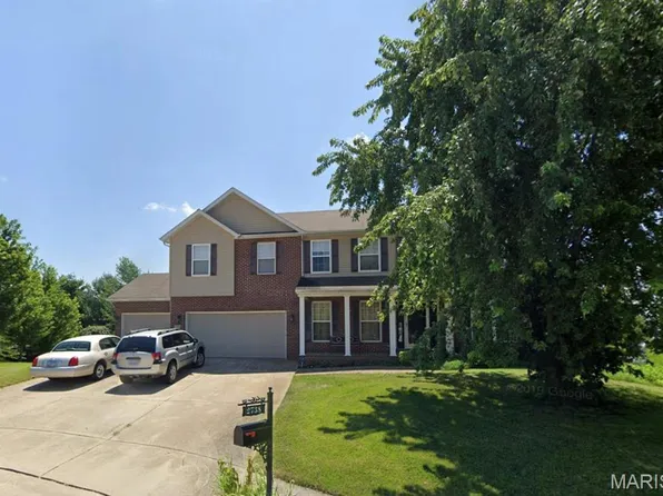 2738 Geneva Lake Dr, Shiloh, IL 62221