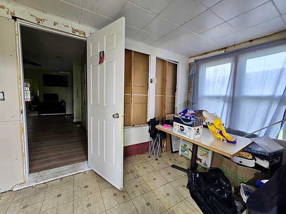 3rd image of 3930 Madison St