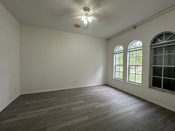 2nd image of 815 Nelson Ave NE