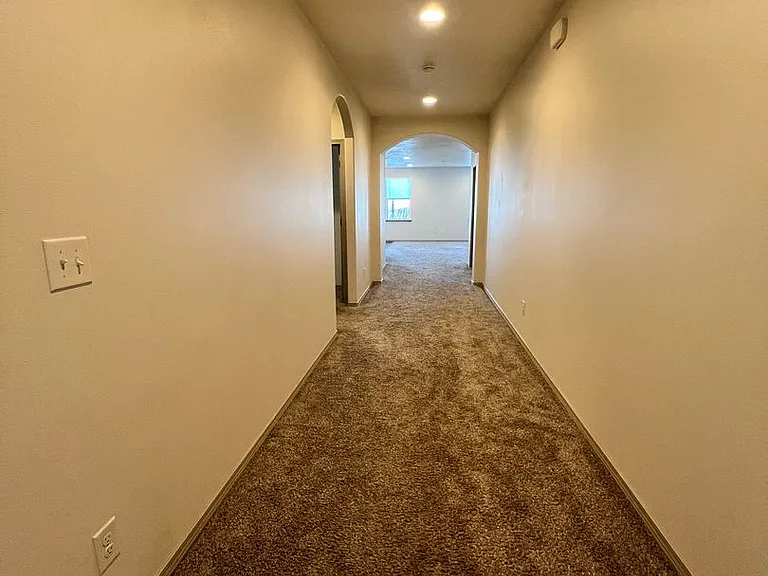 1352 E Nen Dr — Photo 2