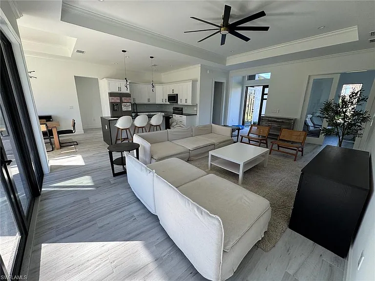 308 Golden Gate Blvd E — Photo 10