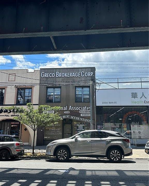 2nd image of 2340 86th St