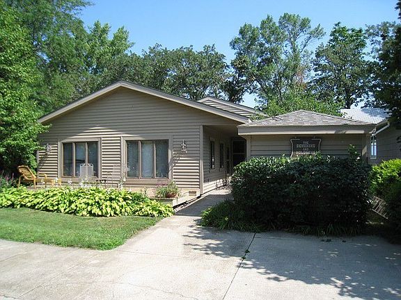 2nd image of 2920 Okoboji Blvd