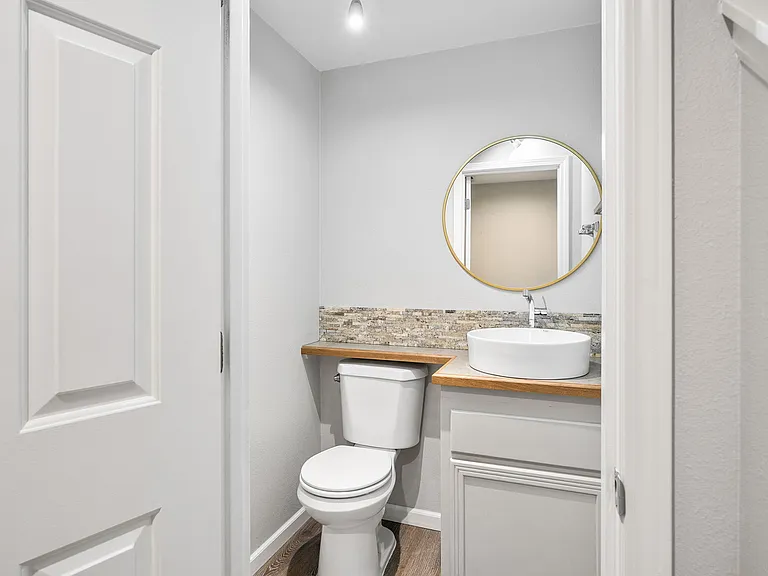 1801 NE Purcell Blvd #11 — Photo 10