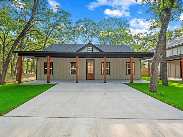 203 Seagrove Ln, Quinlan, TX 75474