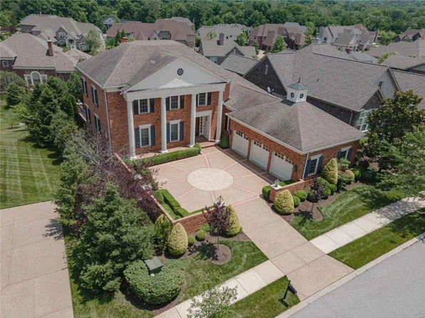 328 Wythe House Ct, Saint Louis, MO 63141