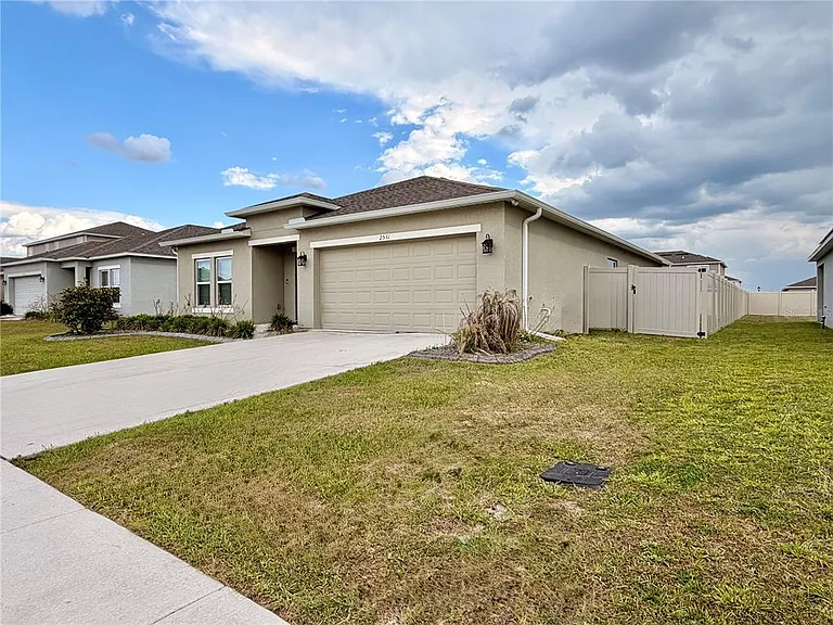 2531 Driftwood St — Photo 2