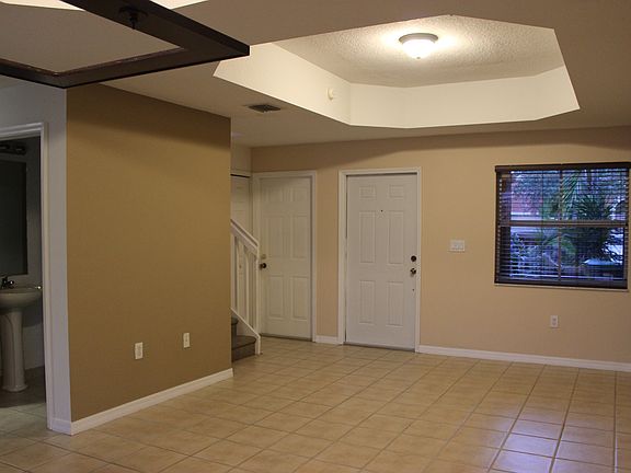 Living room - entrance