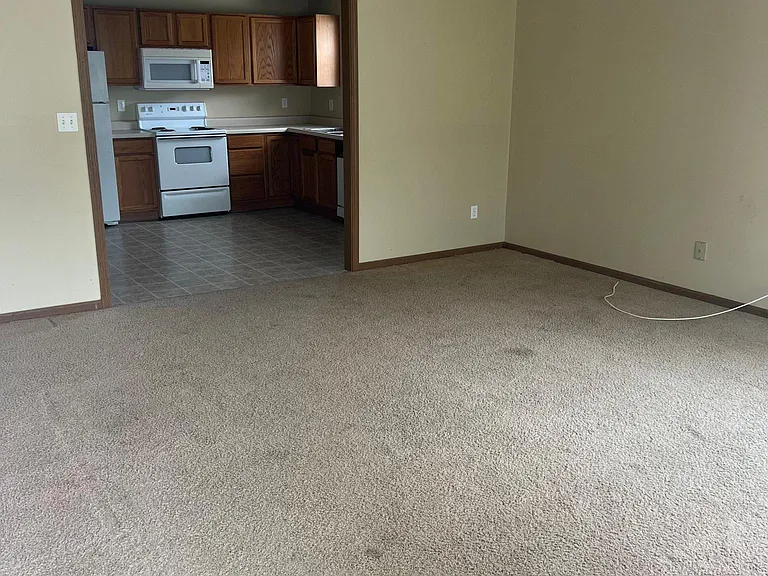 2626 E Oakbrook Dr #B — Photo 4