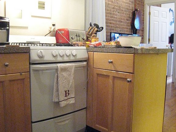 2nd image of 408 W 48th St APT 1RE
