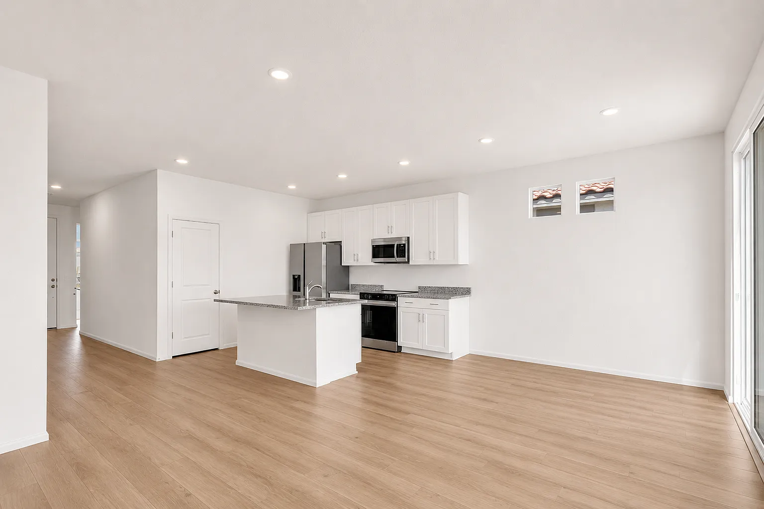 3 bed, 1252 sqft, $1,945 — Photo 4