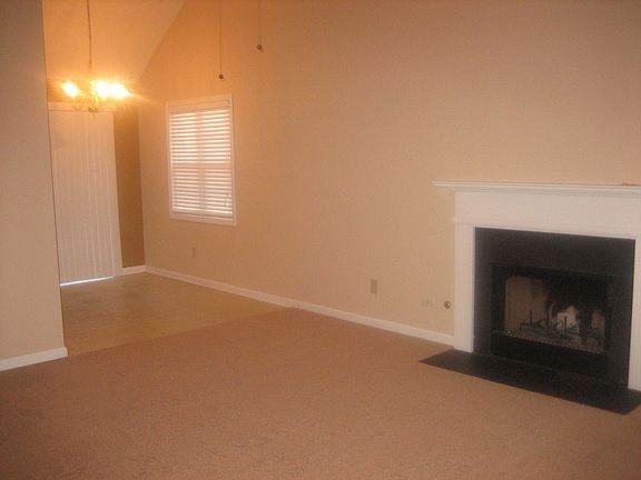 Great Room w/ Fireplace