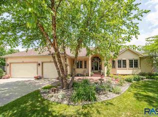 208 E Meadowlark Ct, Brandon, SD 57005