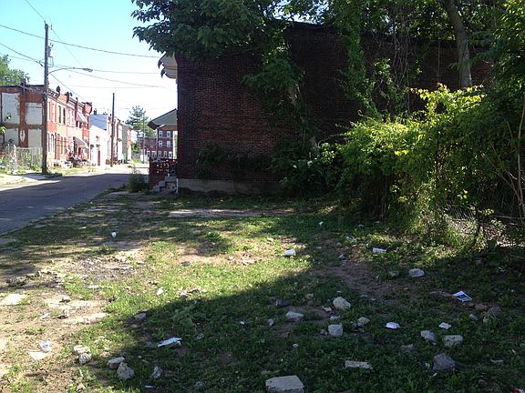 5th image of 2722 W Oxford St