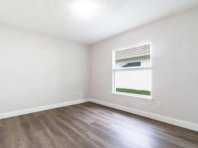 557 Grand Parke Dr — Photo 24
