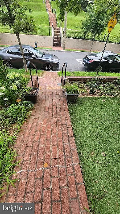 1 bed, 1.0 bath, 1184 sqft, $1,300 — Photo 3