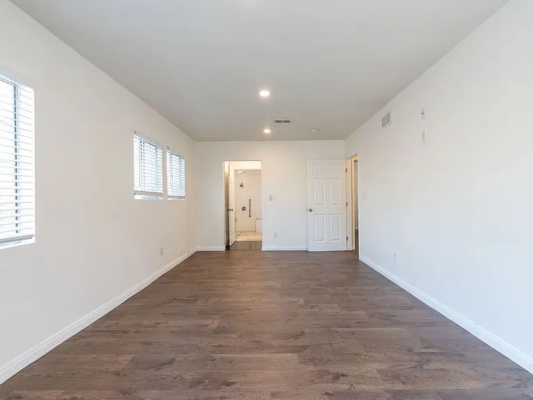 2540 Hudspeth St — Photo 14