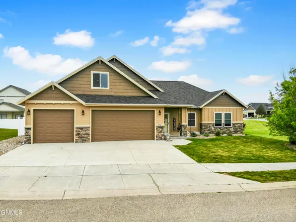 512 70th St E, Williston, ND 58801