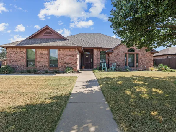 609 Oak St, Pilot Point, TX 76258