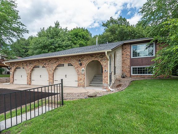 3rd image of 15113 Chestnut Cir