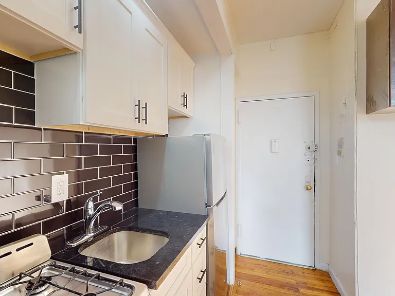 246 E 45th St #4F — Photo 8