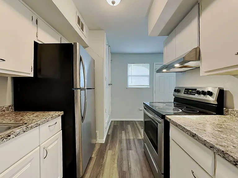 4349 Chestnut Dr — Photo 3