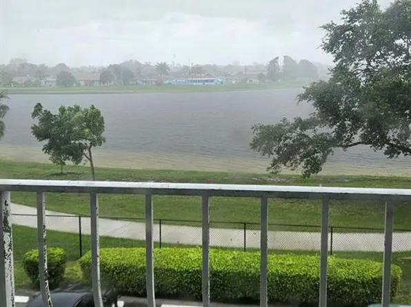 470 Executive Center Dr APT 3B, West Palm Beach, FL 33401
