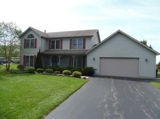 711 Suzanne Ct, Spring Grove, IL 60081