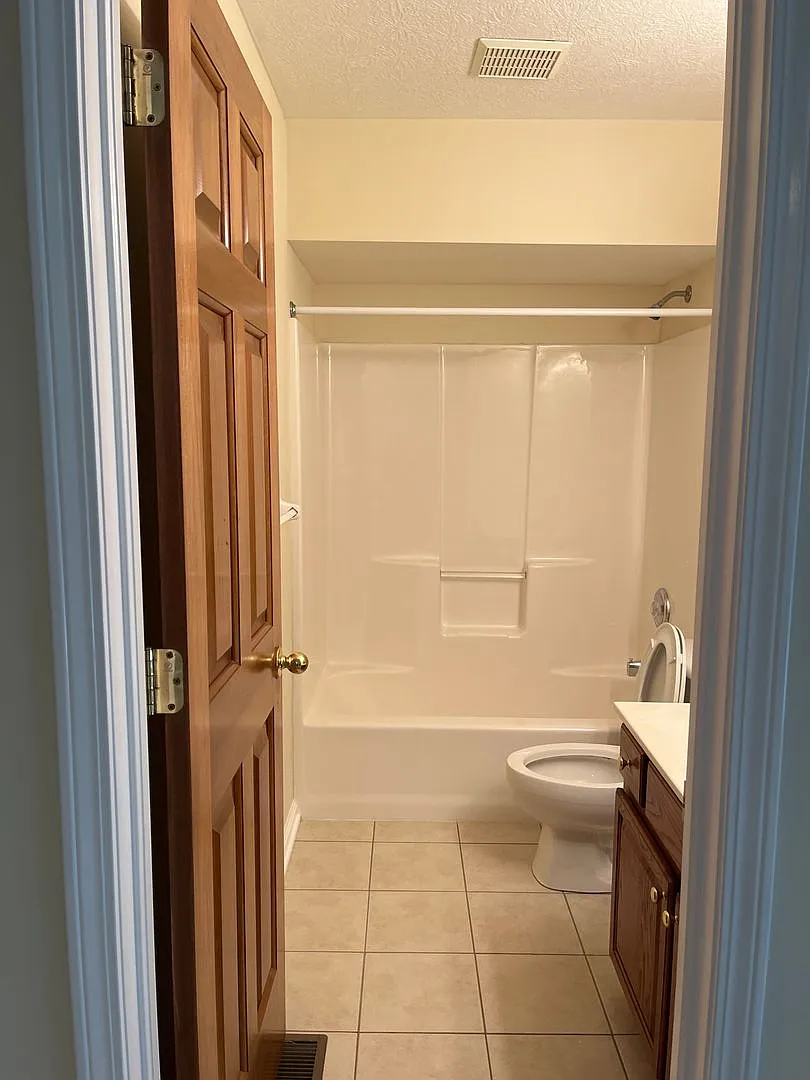 494 Radcliff Dr. — Photo 3