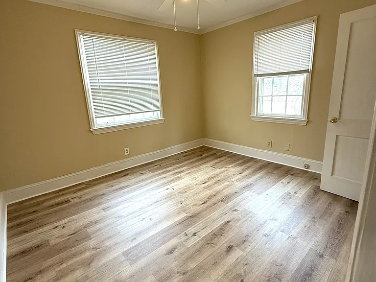 445 Robney Dr — Photo 7