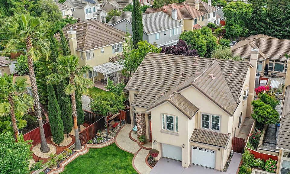 1st image of 4054 Lakeside Dr