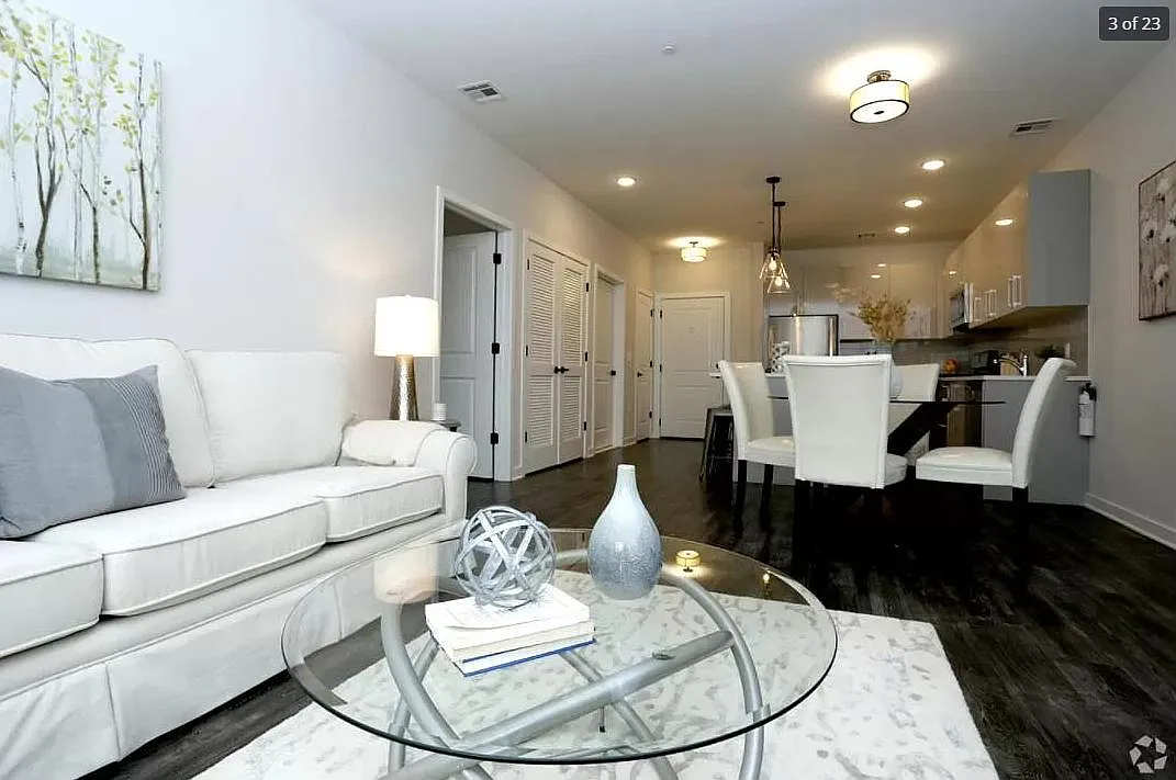 Green Oaks Apartments — Photo 3