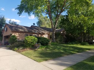 515 Lakes Edge Dr, Oxford, MI