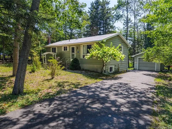 1 Parkwood Dr, Quispamsis, NB E2E 1P4