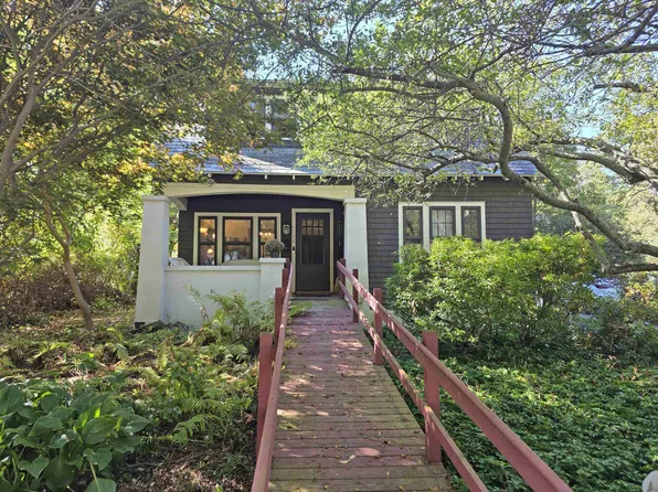 16 Vermont Avenue, Brattleboro, VT 05301